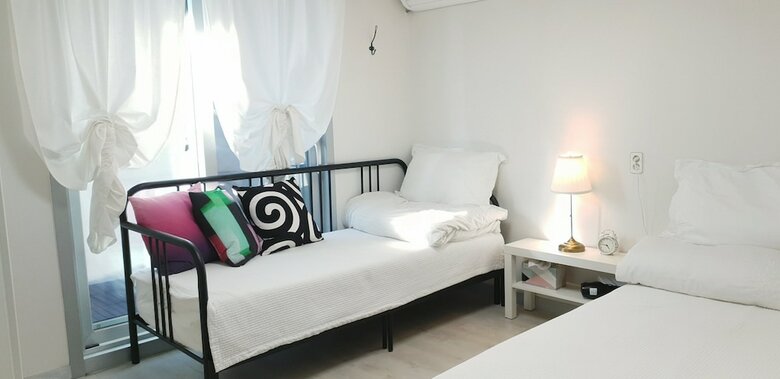 Hotel W Premium Airport Guesthouse