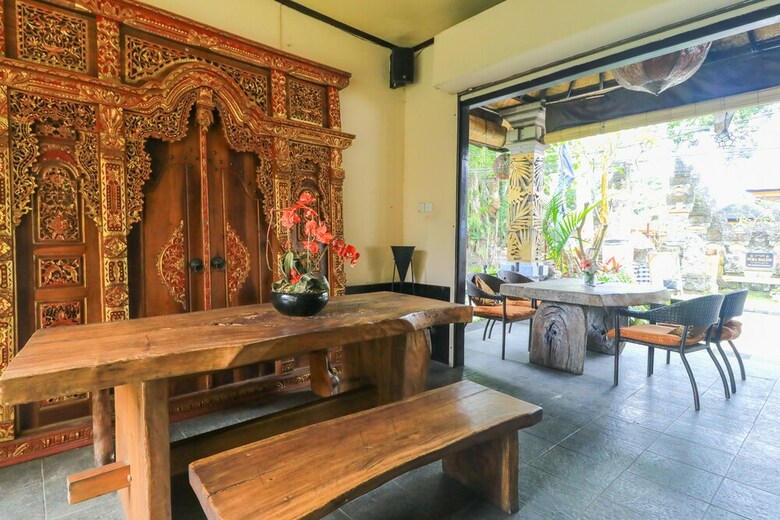 Hostal Legong Dormitory
