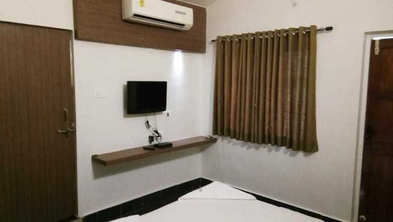 Hotel Krishna Royal Baga Residency