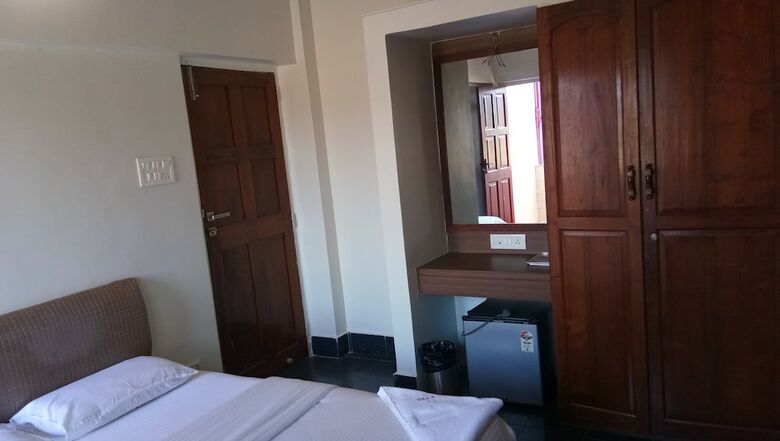 Hotel Krishna Royal Baga Residency