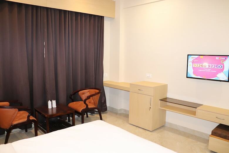 Hotel Aarunya Royale