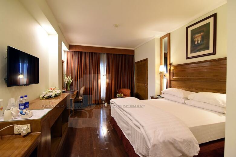 Hotel Crown Plaza