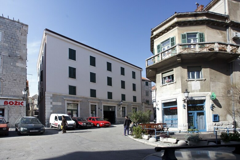 Luxury Apartments Leone