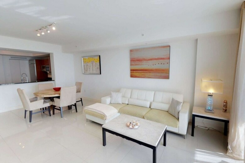 3000 Oasis Grand Blvd #803