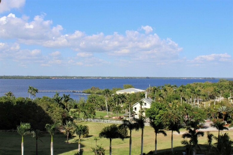 3000 Oasis Grand Blvd #803
