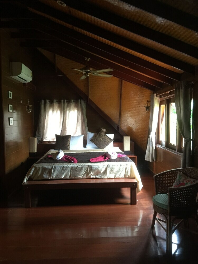 Hotel Petchpailin Resort