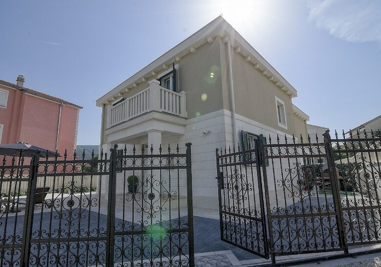 Villa Kami