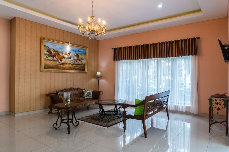 Oyo 787 Hotel Kuwera Inn