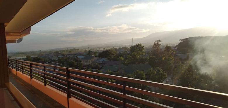 Peach Hotel Inle