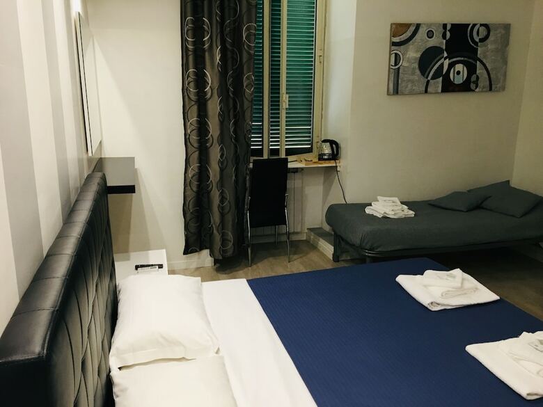 Hotel Vatican Glee Rooms