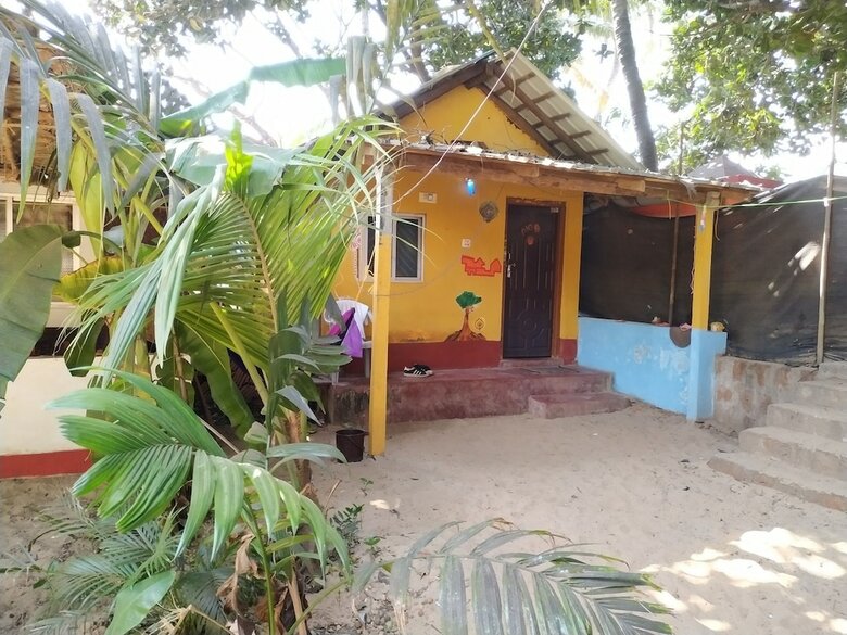 Hostal Iroomz Sea Rock Cafe