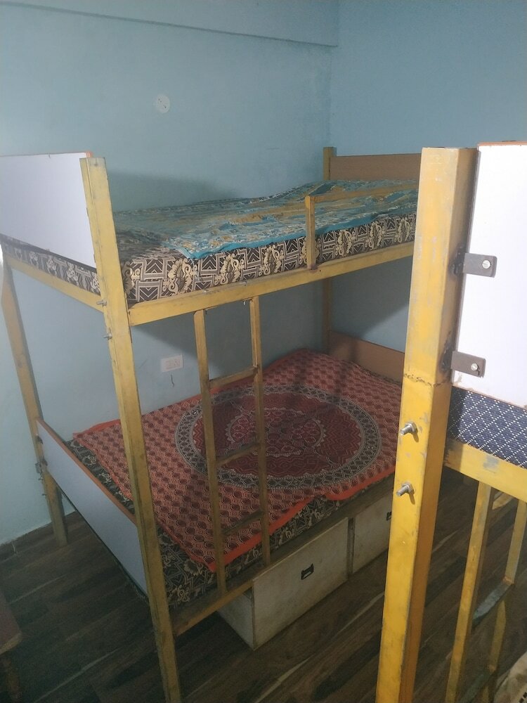 Hostal Iroomz Sea Rock Cafe