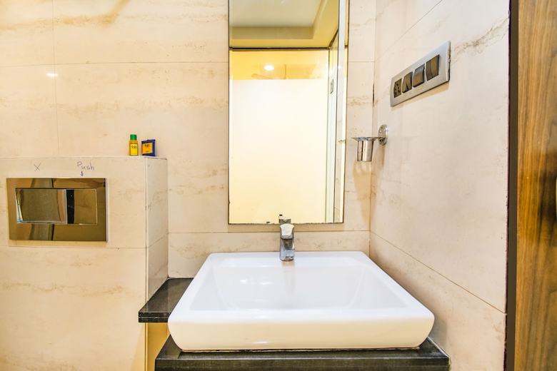 Fabhotel Imperial Residency
