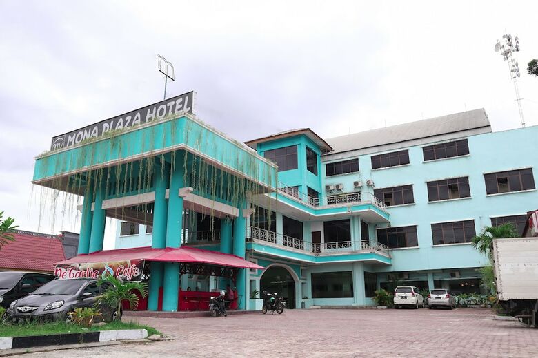 Oyo 742 Mona Plaza Hotel