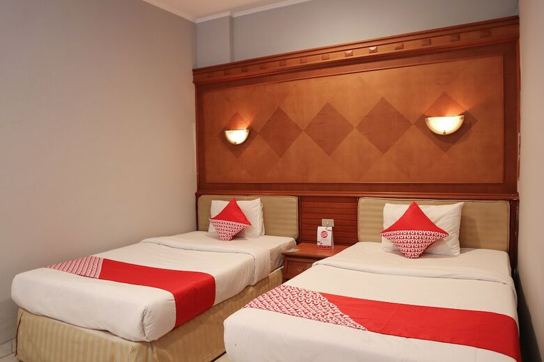 Oyo 742 Mona Plaza Hotel