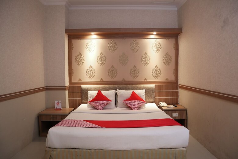 Oyo 742 Mona Plaza Hotel