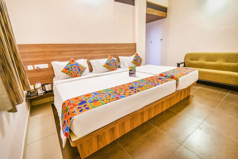 Hotel Fabexpress Radha Regent