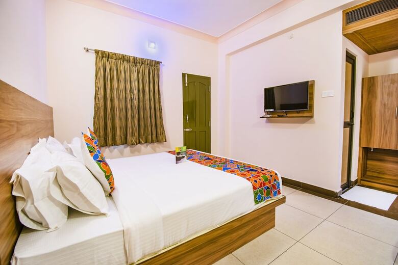 Hotel Fabexpress Radha Regent