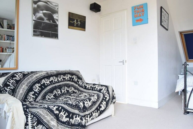 Modern Maisonette Southfields London