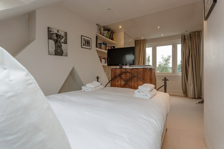 Modern Maisonette Southfields London