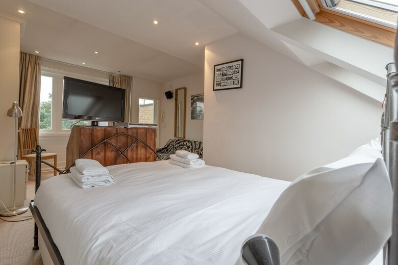 Modern Maisonette Southfields London
