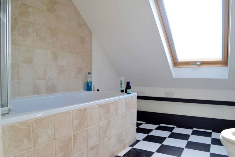 Modern Maisonette Southfields London