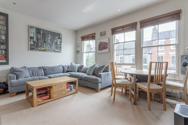 Modern Maisonette Southfields London