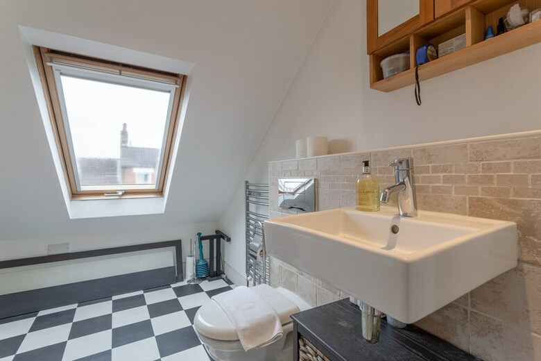 Modern Maisonette Southfields London