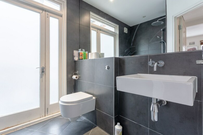 Modern Maisonette Southfields London