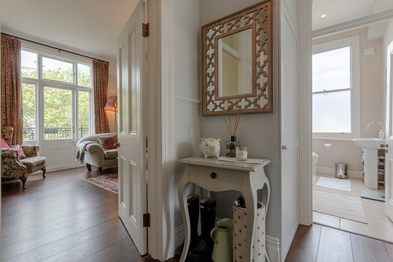 Gorgeous Apartment In A West End Mansion