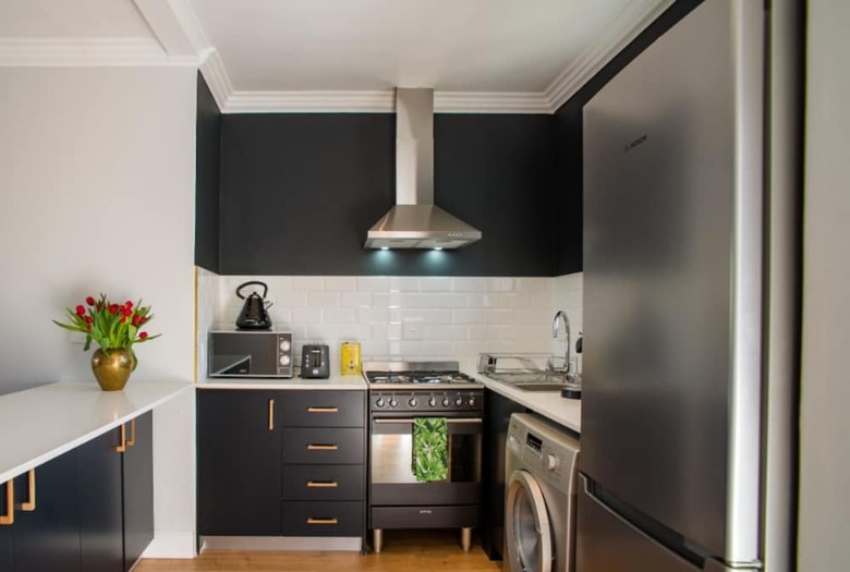 Newly-renovated Top Floor Studio Apartment In Gardens
