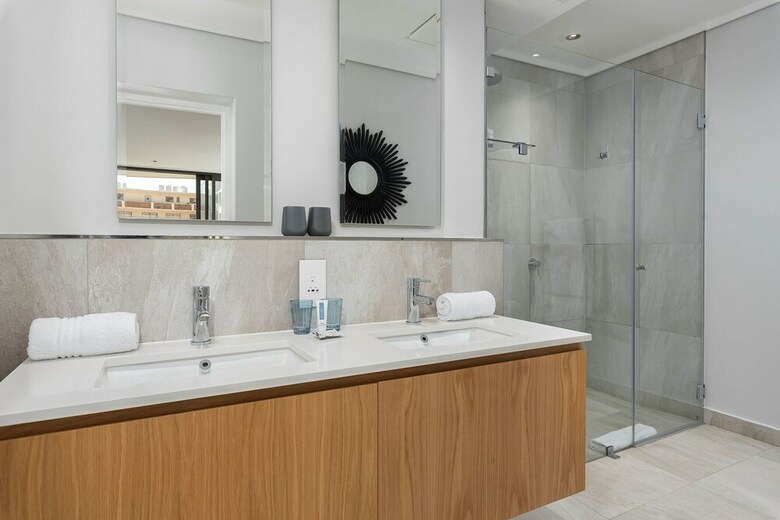 Cosmopolitan Luxury Serviced Apartments