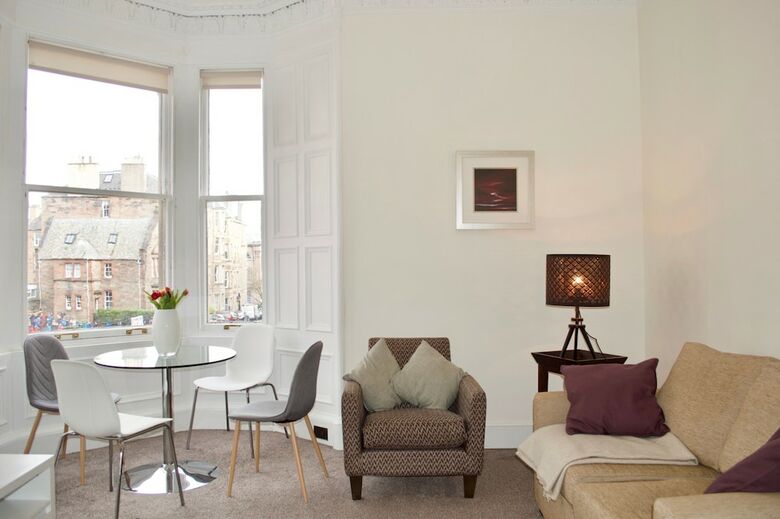 Central Bruntsfield 2 Bedroom Apartment