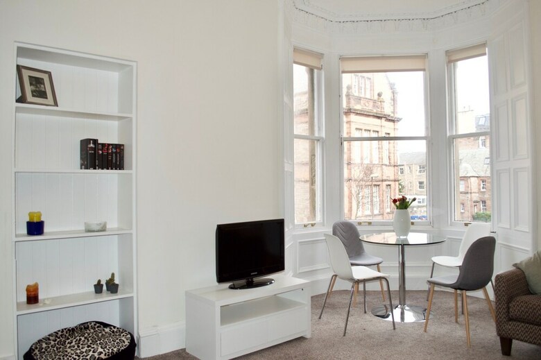 Central Bruntsfield 2 Bedroom Apartment