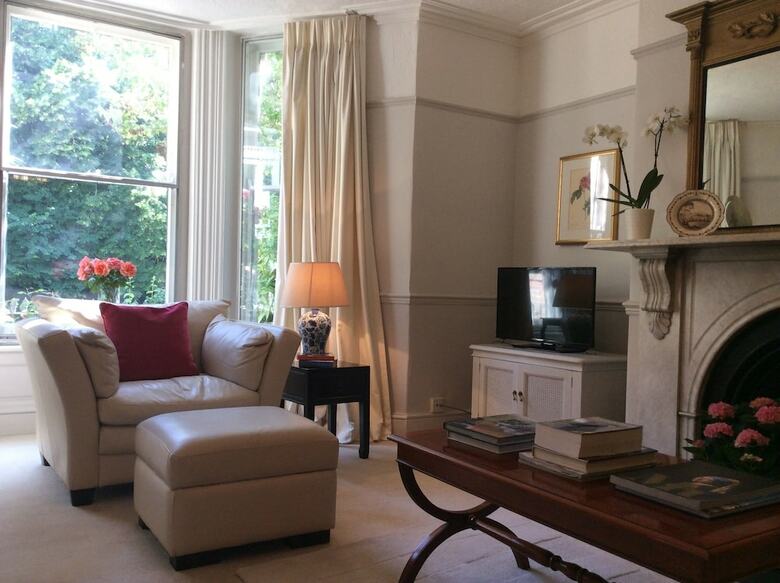 Bed & Breakfast Delamore House