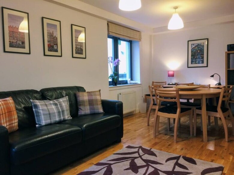 2 Bedroom In Edinburgh Old Town