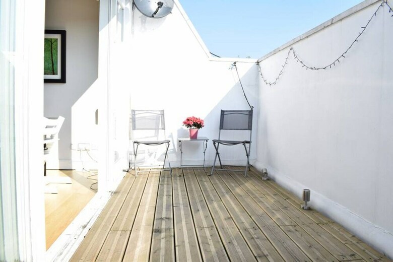 Stunning 2 Bedroom House In Chiswick