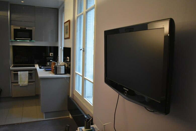 Spacious 1 Bedroom Apartment In Paris 15th