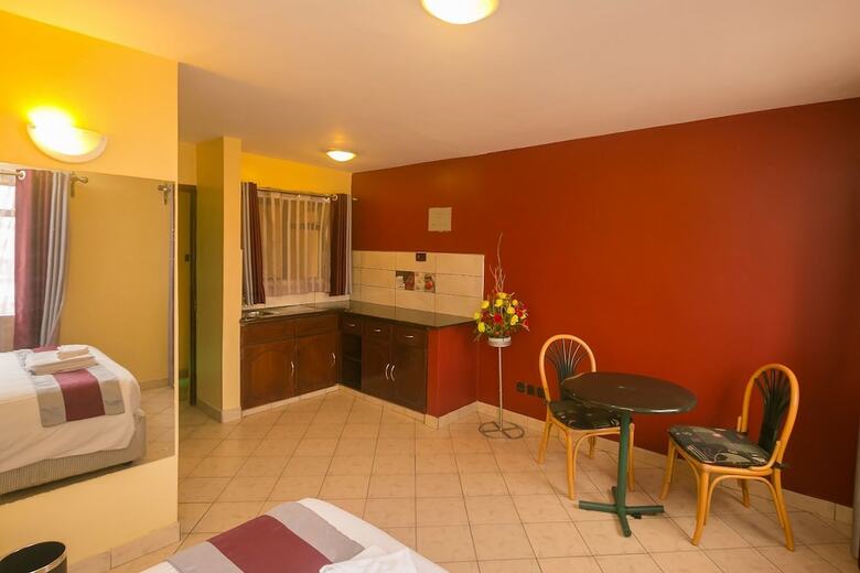 Plus 254 Hotel