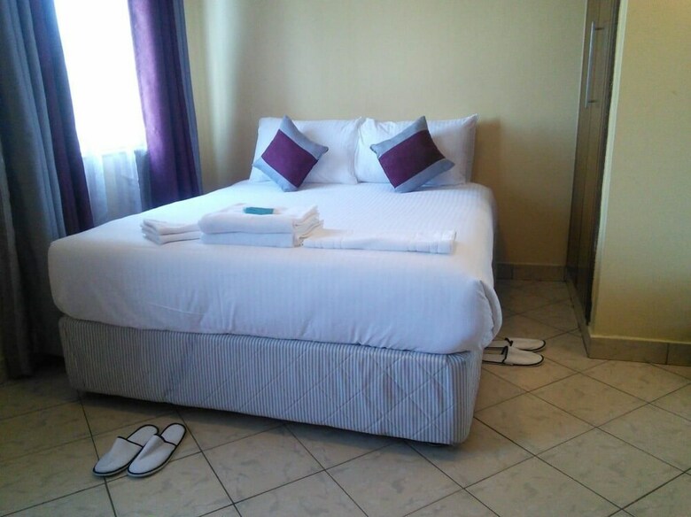 Plus 254 Hotel