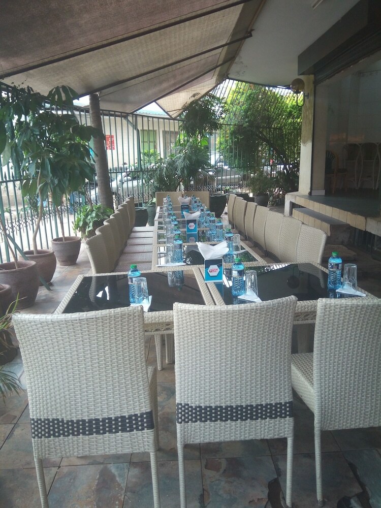 Plus 254 Hotel