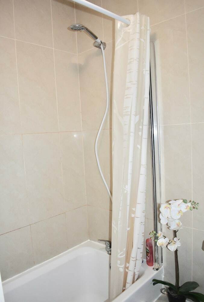 Trendy 2 Bedroom Apartment Near City Centre
