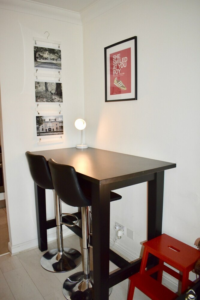 Trendy 2 Bedroom Apartment Near City Centre