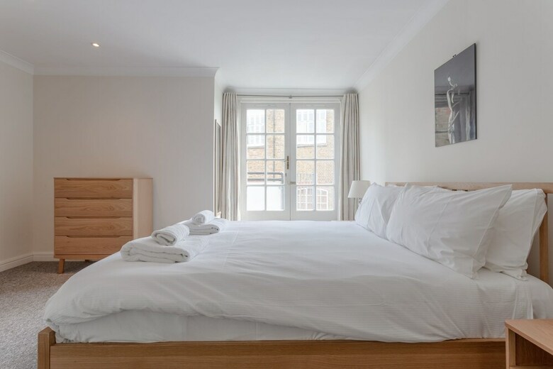 Spacious Apartment In A Factory Conversion