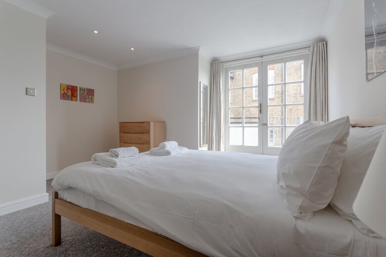 Spacious Apartment In A Factory Conversion