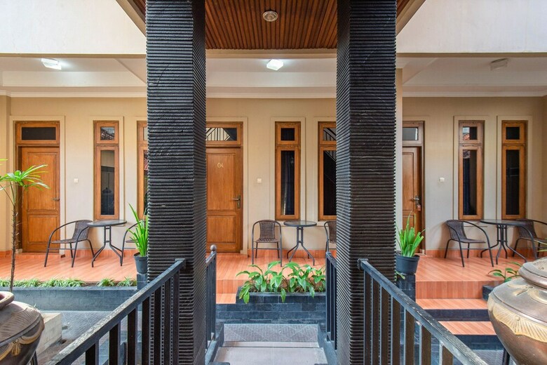 Oyo 836 Oasis Hotel