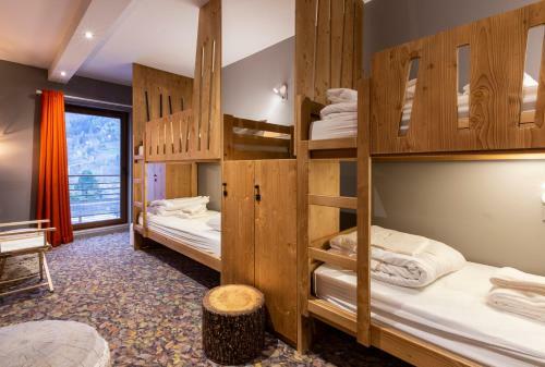 Hotel Base Camp Lodge