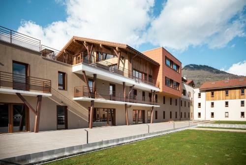Hotel Base Camp Lodge