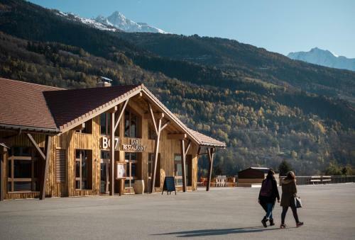Hotel Base Camp Lodge