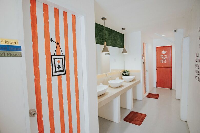 Hostal Murals Hostel And Cafe